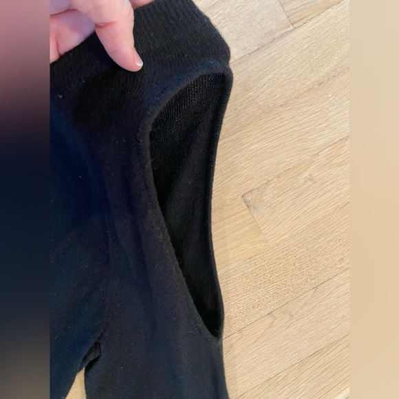 Gap fine merino wool cold shoulder sweater size M - Picture 2 of 9